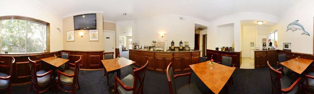 Beachfront Inn And Suites At دانا بوينت المطعم الصورة