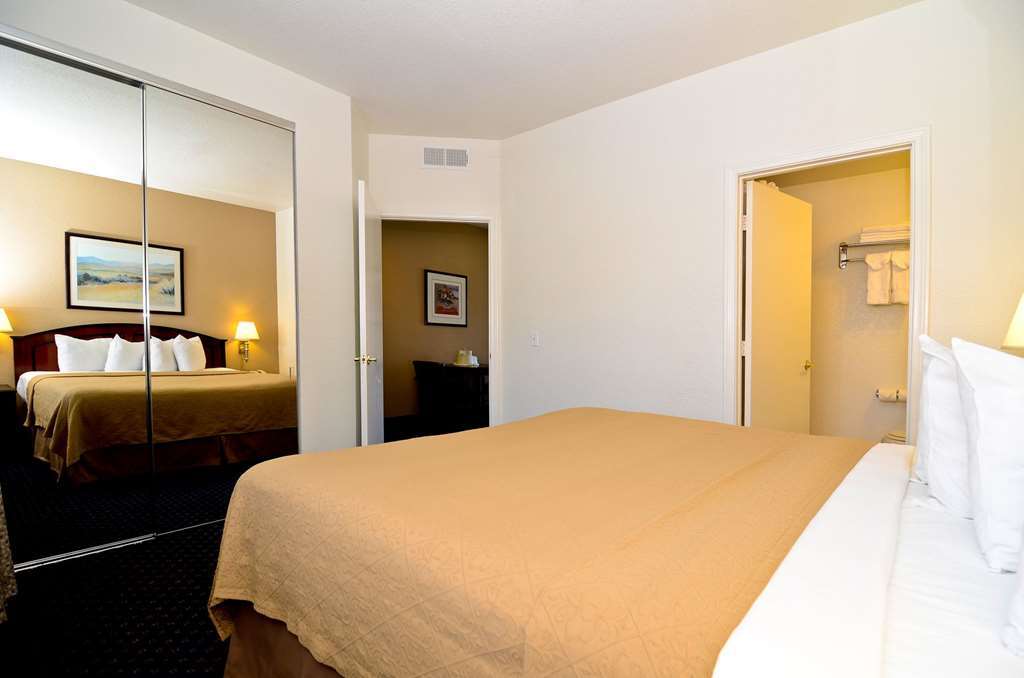 Beachfront Inn And Suites At دانا بوينت الغرفة الصورة